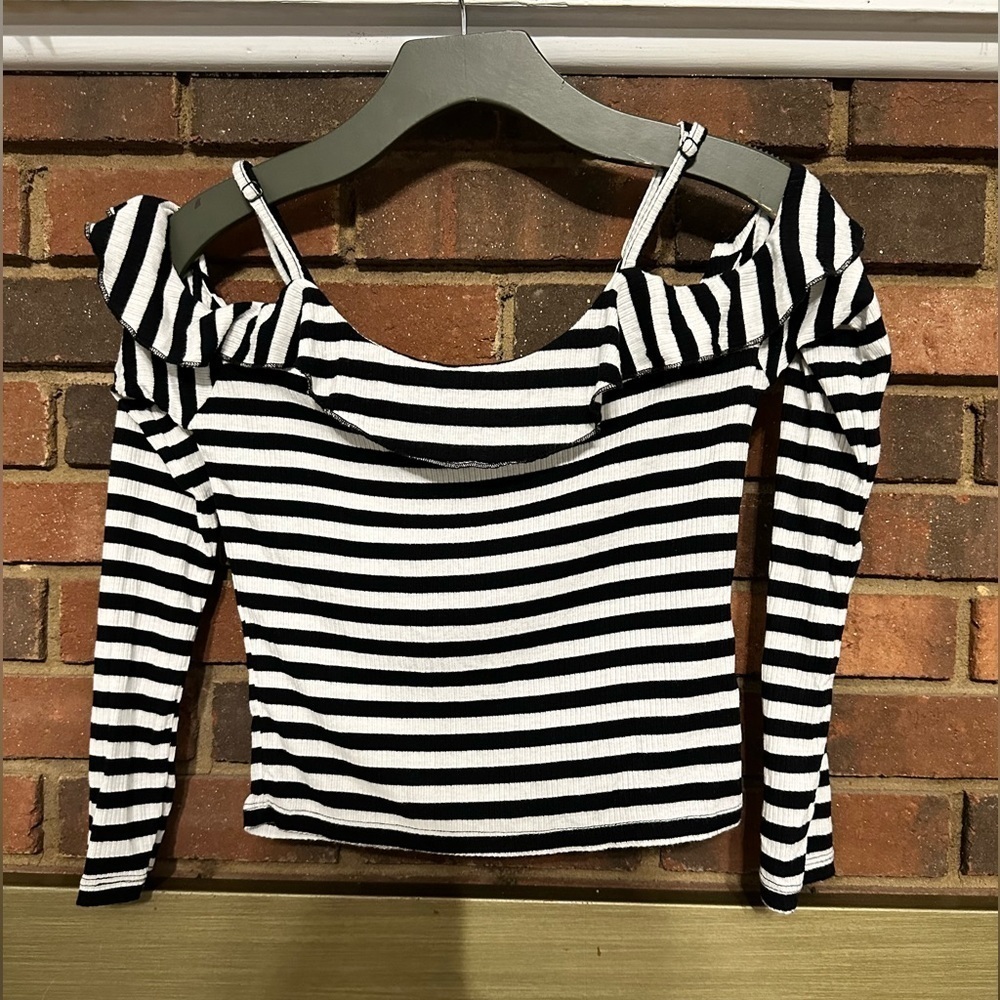 🛍️ cute shoulder off crop top
